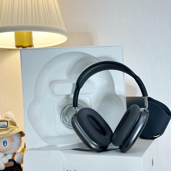 Apple AirPods Max - All Colors - Picture 2 of 6